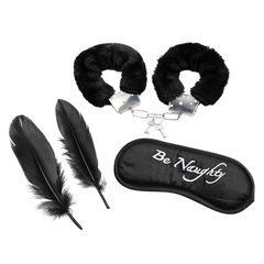 Романтичний БДСМ-набір We Love Be Naughty 3 в 1 чорний: наручники, маска та пір'я на білому фоні