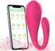 Рожевий U-подібний смарт-вібратор поруч зі смартфоном із відкритим Bluetooth-додатком