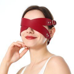 БДСМ-маска &laquo;Crimson Desire&raquo; из искусственной кожи &mdash; регулируемая красная повязка для ролевых игр